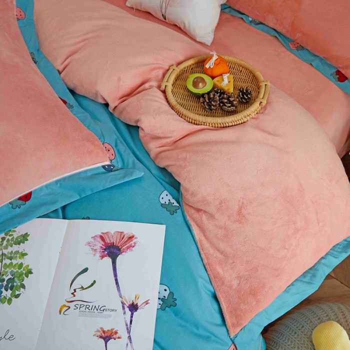 91家纺网 家纺一手货源 找家纺 杜先生 2021新款拼角被边款澳绒牛奶绒四件套 小草莓-绿