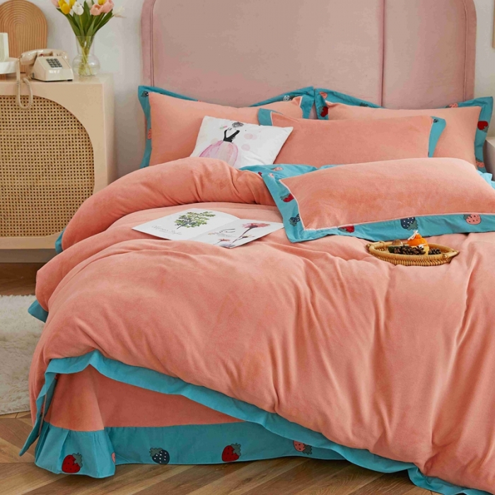 91家纺网 家纺一手货源 找家纺 杜先生 2021新款拼角被边款澳绒牛奶绒四件套 小草莓-绿