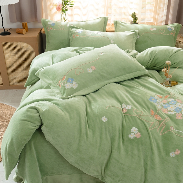 91家纺网 家纺一手货源 找家纺 （总）佳梦家纺 2021新款牛奶绒刺绣四件套