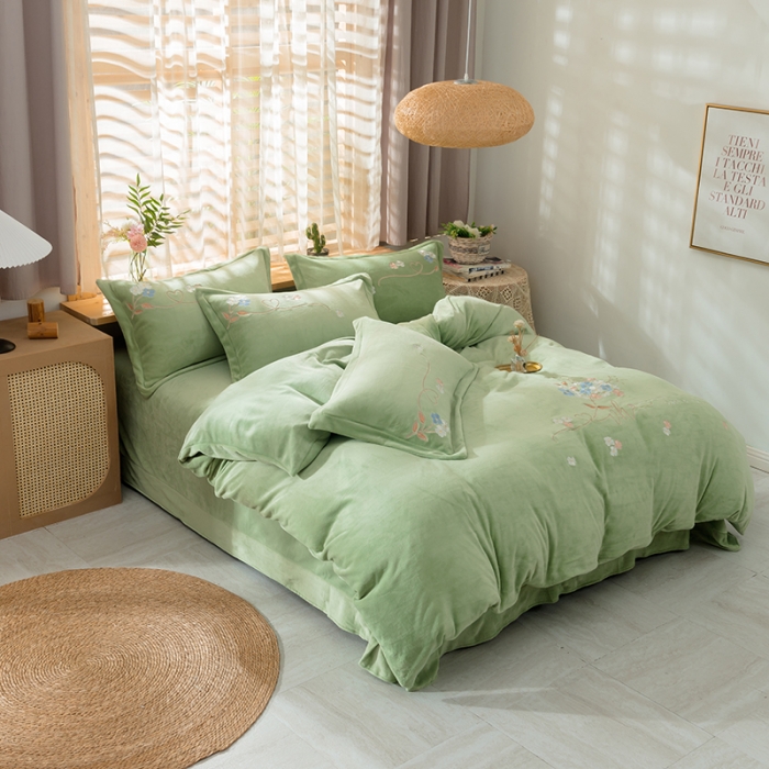 91家纺网 家纺一手货源 找家纺 （总）佳梦家纺 2021新款牛奶绒刺绣四件套