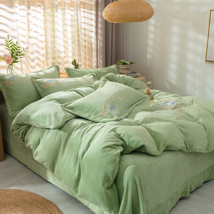 91家纺网 家纺一手货源 找家纺 （总）佳梦家纺 2021新款牛奶绒刺绣四件套