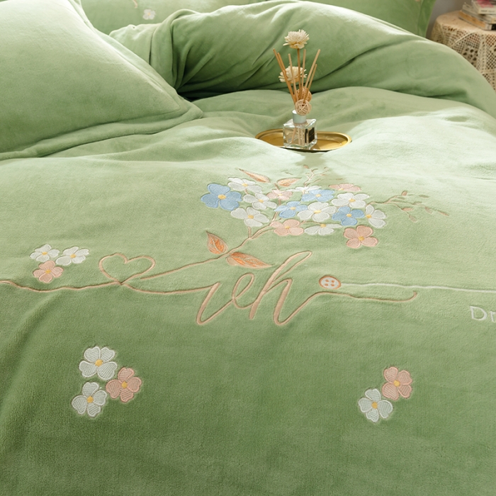 91家纺网 家纺一手货源 找家纺 （总）佳梦家纺 2021新款牛奶绒刺绣四件套