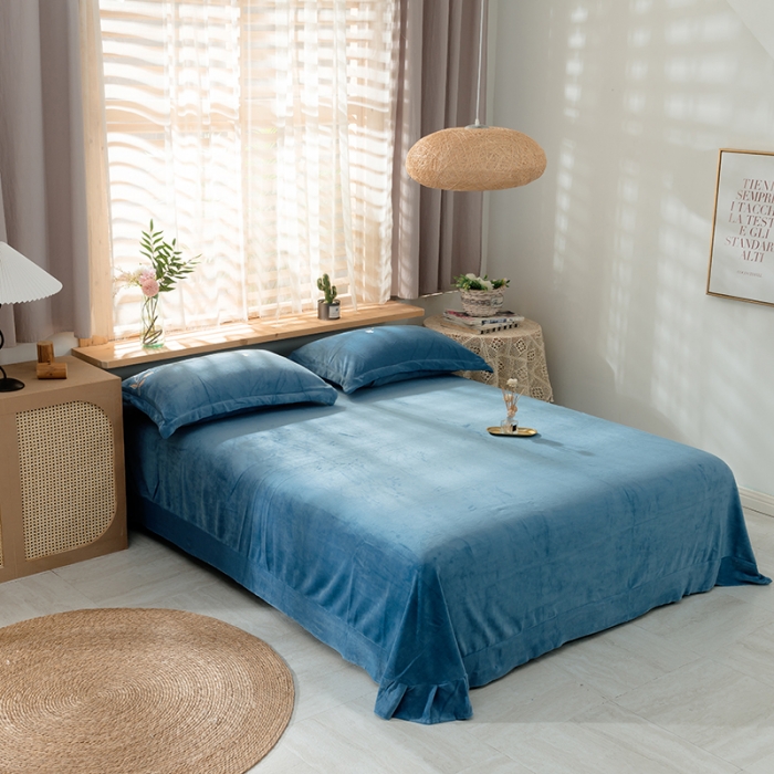 91家纺网 家纺一手货源 找家纺 佳梦家纺 2021新款牛奶绒刺绣四件套 湖蓝