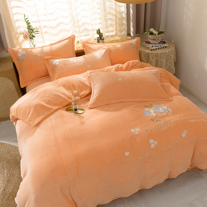 91家纺网 家纺一手货源 找家纺 佳梦家纺 2021新款牛奶绒刺绣四件套 甜橙