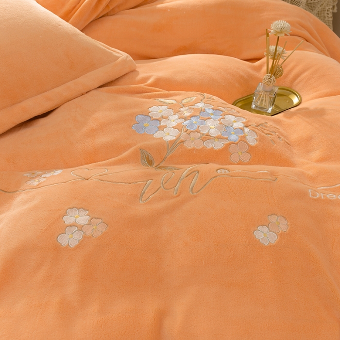 91家纺网 家纺一手货源 找家纺 佳梦家纺 2021新款牛奶绒刺绣四件套 甜橙