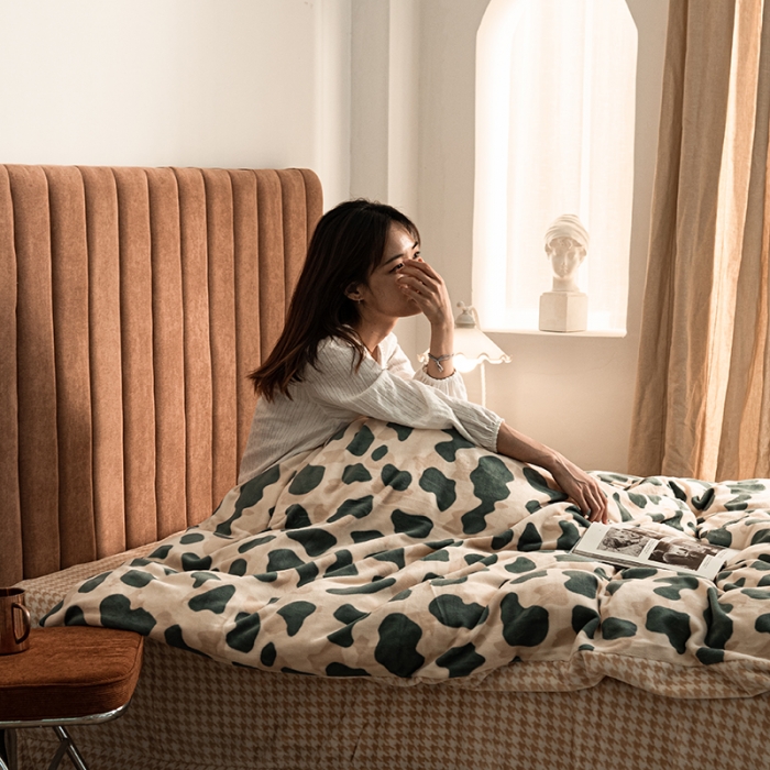 91家纺网 家纺一手货源 找家纺 佳梦家纺 2021新款牛奶绒印花四件套 豹纹点点