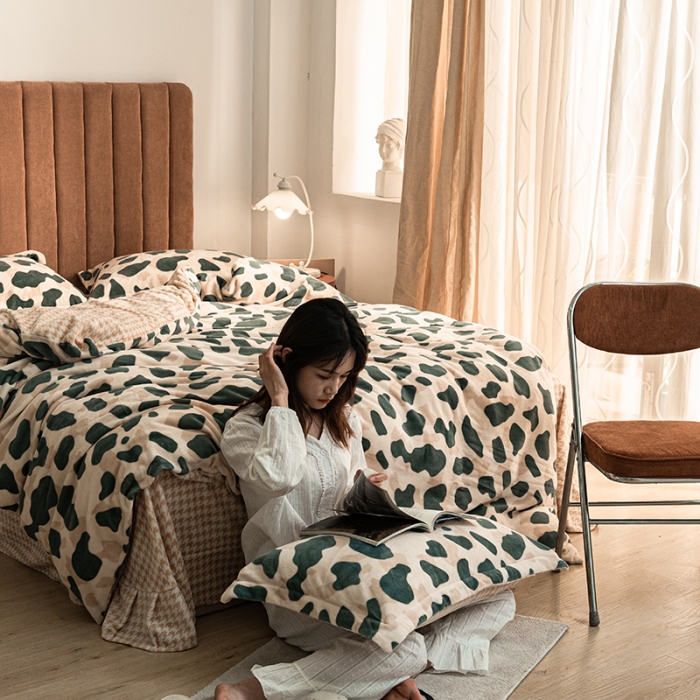 91家纺网 家纺一手货源 找家纺 佳梦家纺 2021新款牛奶绒印花四件套 豹纹点点