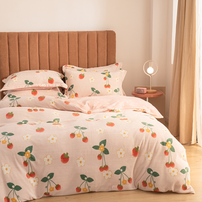91家纺网 家纺一手货源 找家纺 佳梦家纺 2021新款牛奶绒印花四件套 草莓果酱