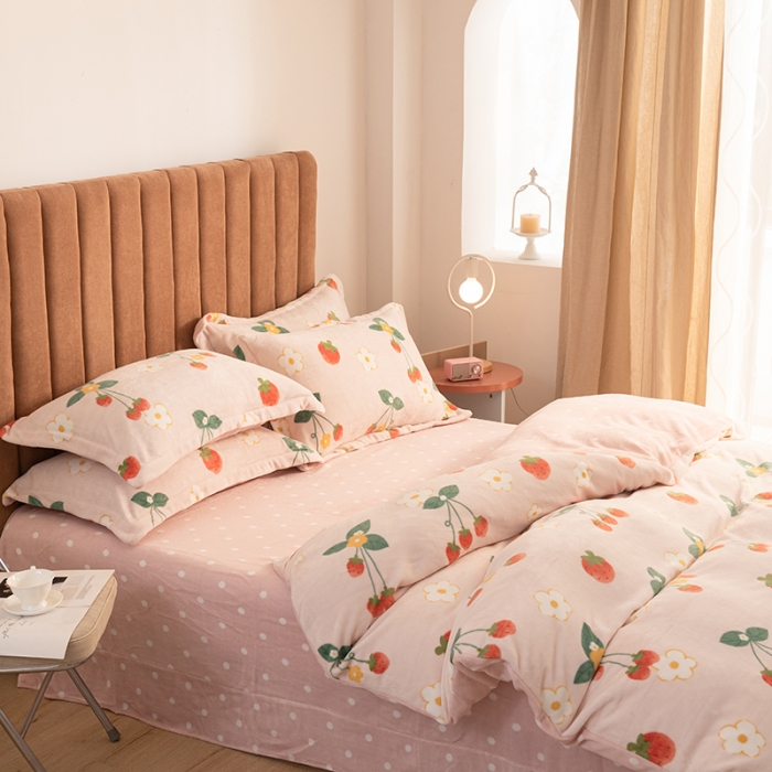 91家纺网 家纺一手货源 找家纺 佳梦家纺 2021新款牛奶绒印花四件套 草莓果酱