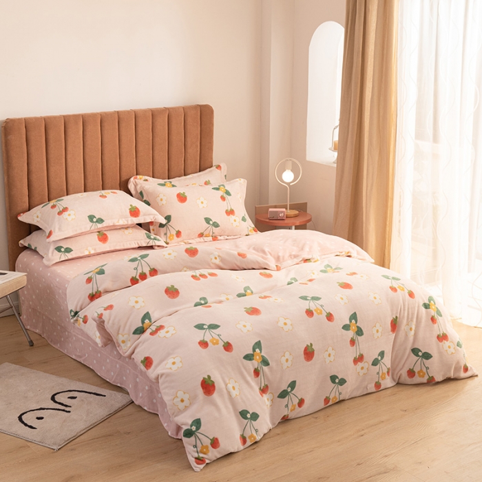 91家纺网 家纺一手货源 找家纺 佳梦家纺 2021新款牛奶绒印花四件套 草莓果酱