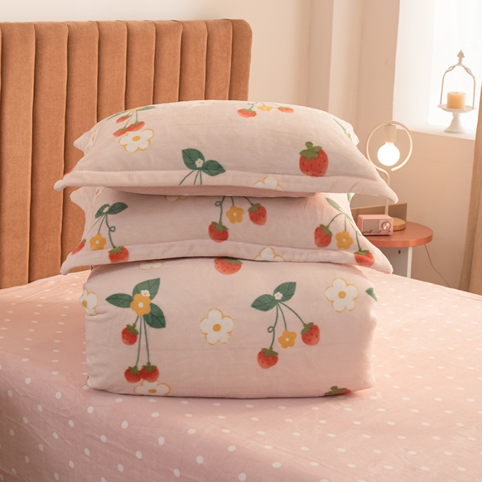 91家纺网 家纺一手货源 找家纺 佳梦家纺 2021新款牛奶绒印花四件套 草莓果酱