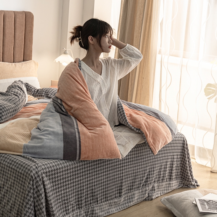 91家纺网 家纺一手货源 找家纺 佳梦家纺 2021新款牛奶绒印花四件套 当时