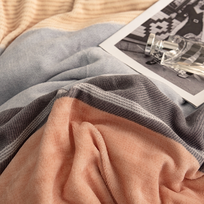 91家纺网 家纺一手货源 找家纺 佳梦家纺 2021新款牛奶绒印花四件套 当时