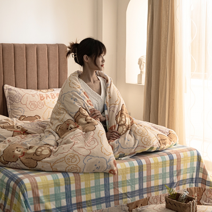 91家纺网 家纺一手货源 找家纺 佳梦家纺 2021新款牛奶绒印花四件套 多彩熊