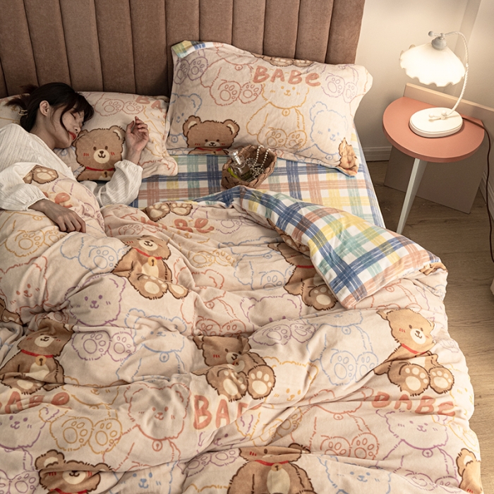 91家纺网 家纺一手货源 找家纺 佳梦家纺 2021新款牛奶绒印花四件套 多彩熊