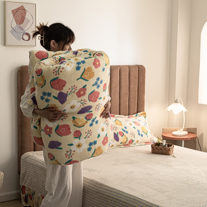 91家纺网 家纺一手货源 找家纺 佳梦家纺 2021新款牛奶绒印花四件套 花嘉丽