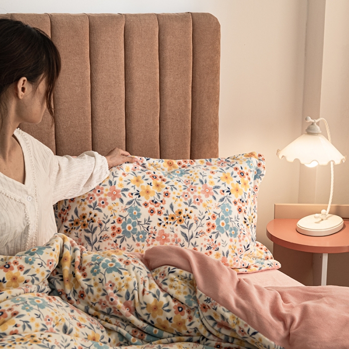 91家纺网 家纺一手货源 找家纺 佳梦家纺 2021新款牛奶绒印花四件套 兰灵