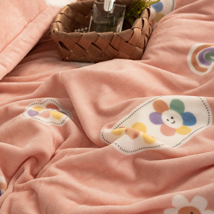 91家纺网 家纺一手货源 找家纺 佳梦家纺 2021新款牛奶绒印花四件套 笑脸-粉