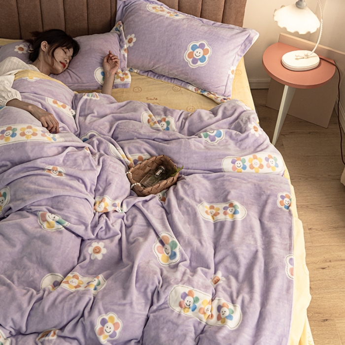 91家纺网 家纺一手货源 找家纺 佳梦家纺 2021新款牛奶绒印花四件套 笑脸-紫