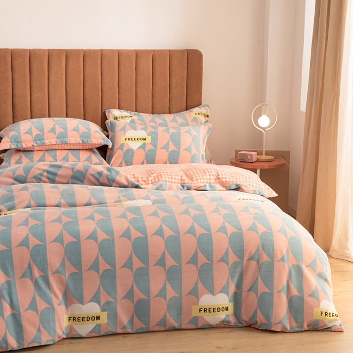 91家纺网 家纺一手货源 找家纺 佳梦家纺 2021新款牛奶绒印花四件套 心莹粉绿