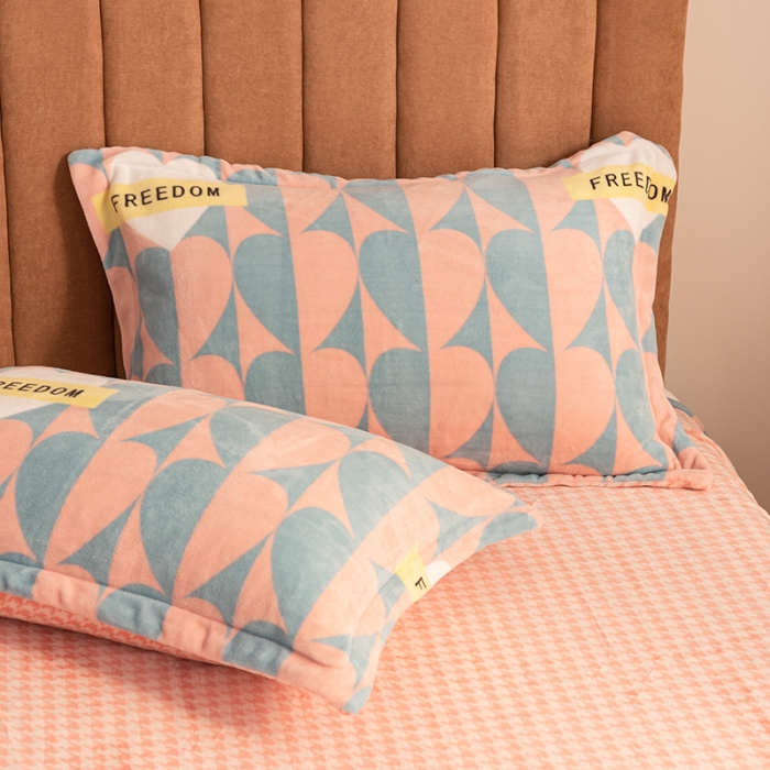 91家纺网 家纺一手货源 找家纺 佳梦家纺 2021新款牛奶绒印花四件套 心莹粉绿