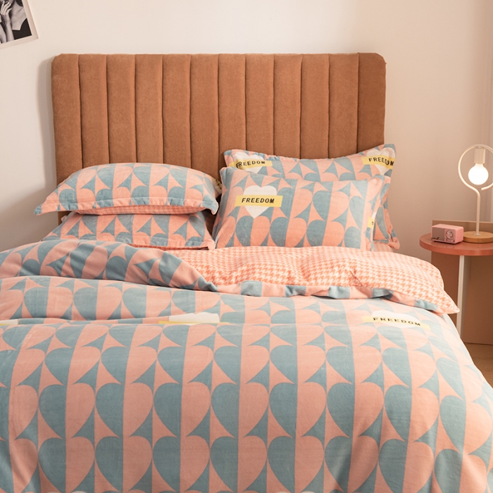 91家纺网 家纺一手货源 找家纺 佳梦家纺 2021新款牛奶绒印花四件套 心莹粉绿