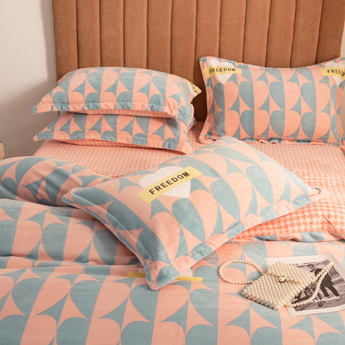 91家纺网 家纺一手货源 找家纺 佳梦家纺 2021新款牛奶绒印花四件套 心莹粉绿