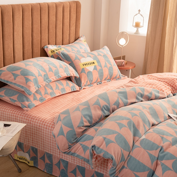 91家纺网 家纺一手货源 找家纺 佳梦家纺 2021新款牛奶绒印花四件套 心莹粉绿