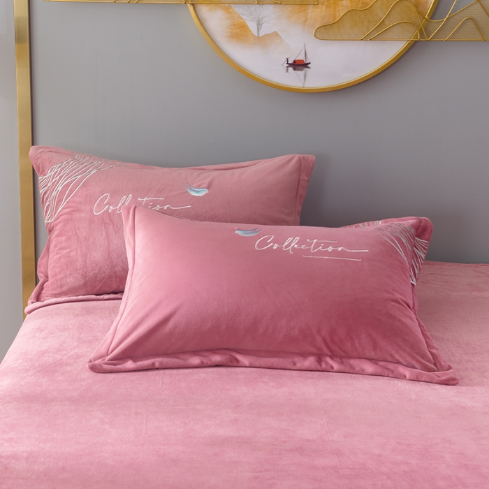 91家纺网 家纺一手货源 找家纺 佳梦家纺 2021新款婴儿绒刺绣款四件套 粉色