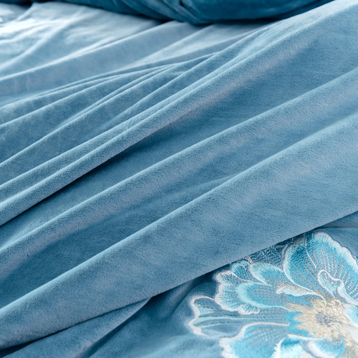 91家纺网 家纺一手货源 找家纺 佳梦家纺 2021新款婴儿绒刺绣款四件套 蓝色