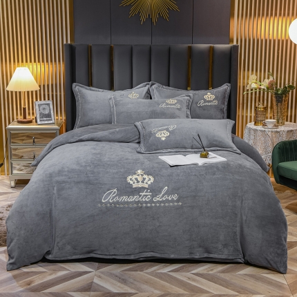 91家纺网 家纺一手货源 找家纺 总逸林家纺《原希尔顿逸林》 加厚牛奶绒刺绣款宝宝婴儿绒保暖四件套