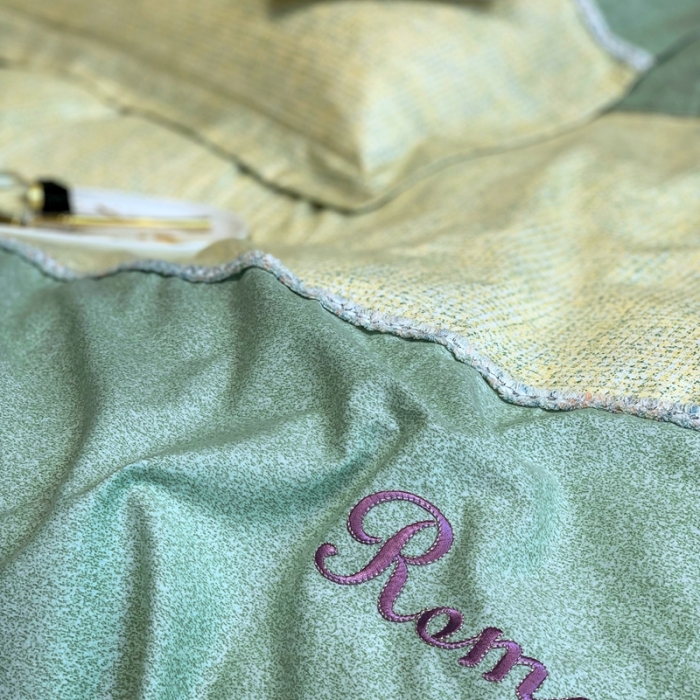 91家纺网 家纺一手货源 找家纺 榻尚家居新款80长绒棉贡缎磨毛小香风全棉加厚磨毛四件套 浅绿