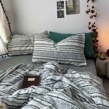 91家纺网 家纺一手货源 找家纺 恋恋三季 2024新款色织提花工艺款林深时见鹿系列四件套墨绿