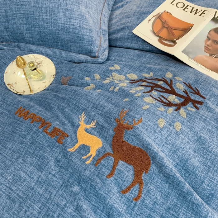 91家纺网 家纺一手货源 找家纺 榻尚2021新款高克重婴肤绒牛奶绒毛巾绣高端四件套 蓝色小鹿