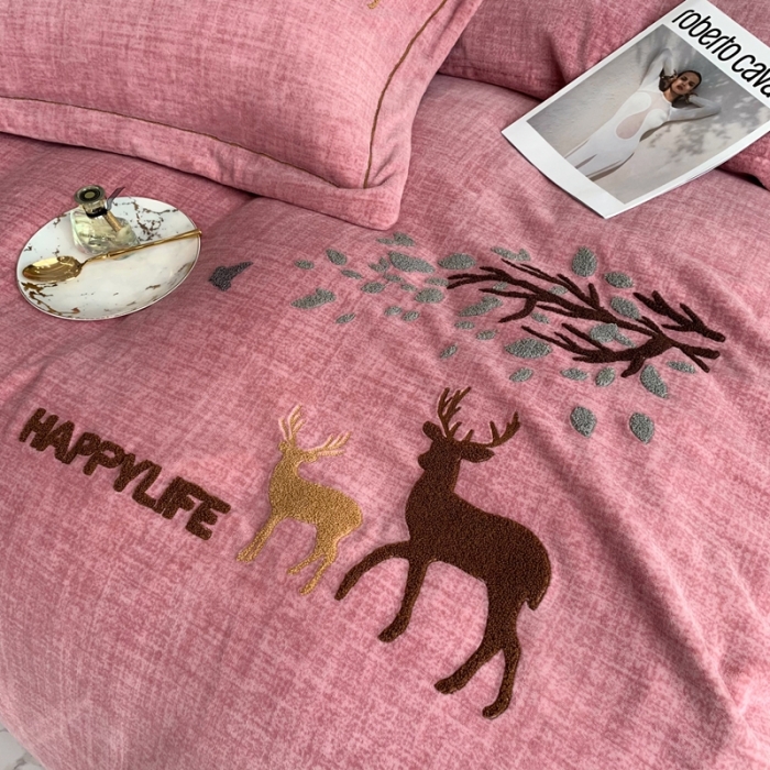 91家纺网 家纺一手货源 找家纺 榻尚新款高克重婴肤绒四件套肌理纹理毛巾绣风格2 粉色小鹿