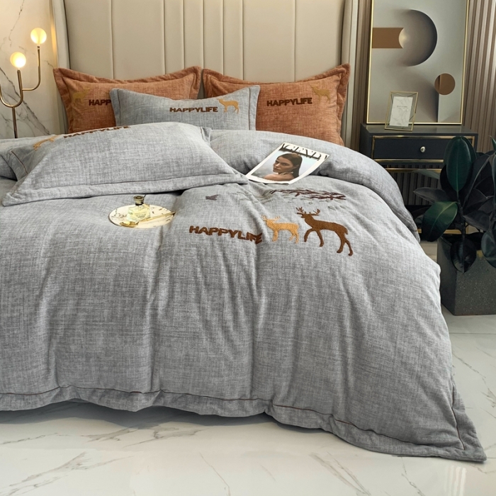 91家纺网 家纺一手货源 找家纺 榻尚新款高克重婴肤绒四件套肌理纹理毛巾绣风格2 灰色小鹿