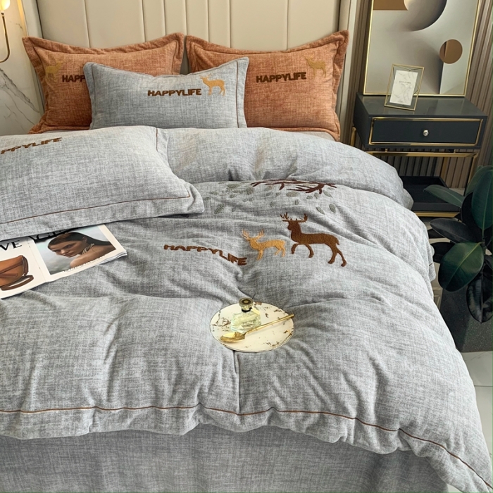 91家纺网 家纺一手货源 找家纺 榻尚新款高克重婴肤绒四件套肌理纹理毛巾绣风格2 灰色小鹿