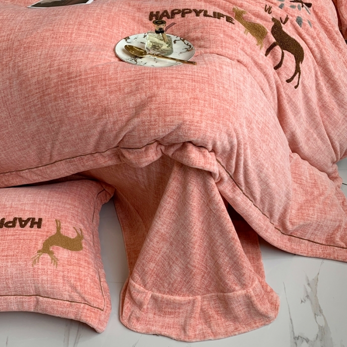 91家纺网 家纺一手货源 找家纺 榻尚新款高克重婴肤绒四件套肌理纹理毛巾绣风格2 橘色小鹿