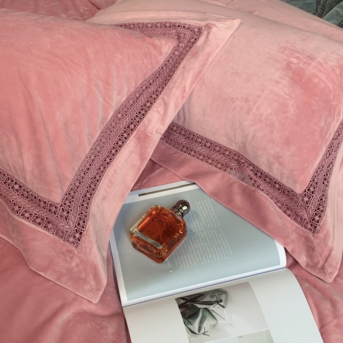 91家纺网 家纺一手货源 找家纺 榻尚 2021新款婴儿绒牛奶绒纯色镂空高端绒四件套 暖冬粉