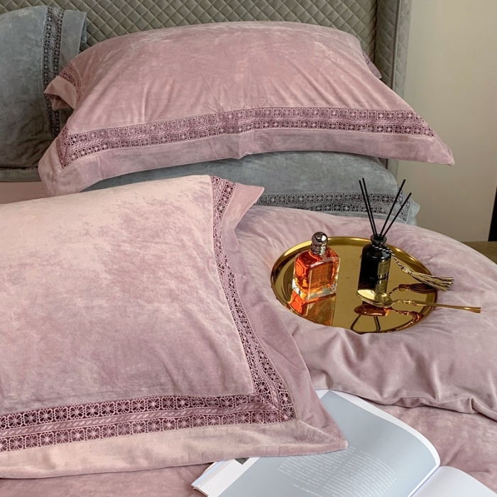 91家纺网 家纺一手货源 找家纺 榻尚 2021新款婴儿绒牛奶绒纯色镂空高端绒四件套 藕荷紫