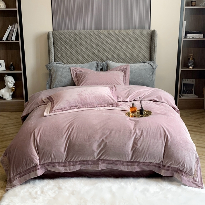 91家纺网 家纺一手货源 找家纺 榻尚 2021新款婴儿绒牛奶绒纯色镂空高端绒四件套 藕荷紫