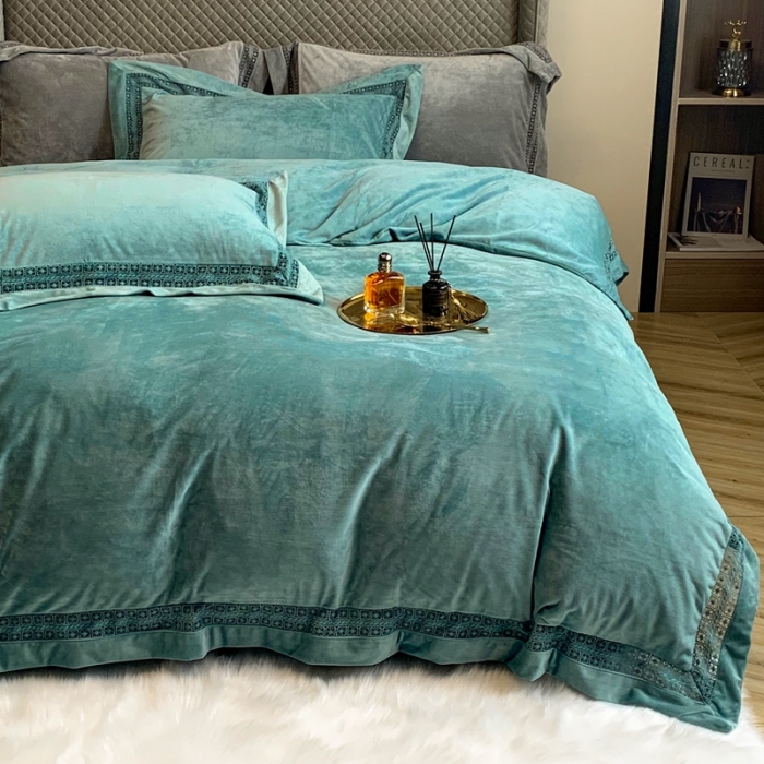 91家纺网 家纺一手货源 找家纺 榻尚 2021新款婴儿绒牛奶绒纯色镂空高端绒四件套 浅湖绿