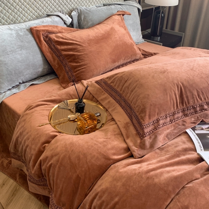 91家纺网 家纺一手货源 找家纺 榻尚 2023新款婴儿绒牛奶绒纯色镂空高端绒四件套 卡其槟