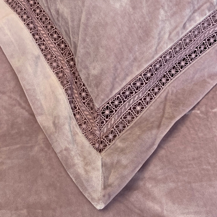 91家纺网 家纺一手货源 找家纺 榻尚 2023新款婴儿绒牛奶绒纯色镂空高端绒四件套 藕荷紫