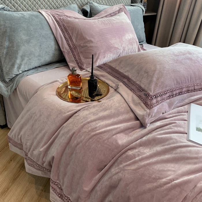 91家纺网 家纺一手货源 找家纺 榻尚 2023新款婴儿绒牛奶绒纯色镂空高端绒四件套 藕荷紫