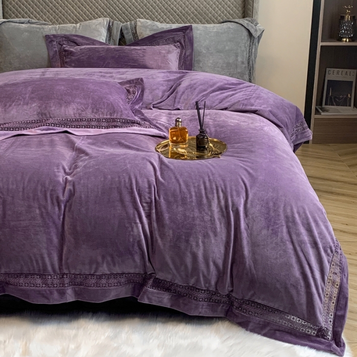 91家纺网 家纺一手货源 找家纺 榻尚 2023新款婴儿绒牛奶绒纯色镂空高端绒四件套 气质紫