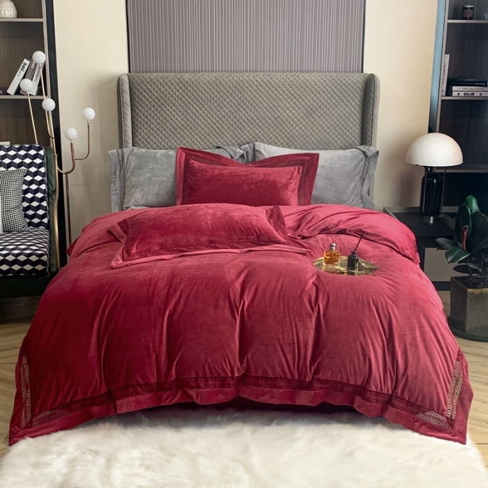 91家纺网 家纺一手货源 找家纺 榻尚 2023新款婴儿绒牛奶绒纯色镂空高端绒四件套 嫣酒红