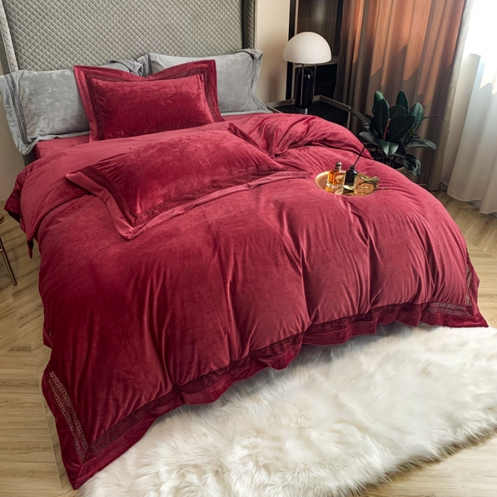 91家纺网 家纺一手货源 找家纺 榻尚 2023新款婴儿绒牛奶绒纯色镂空高端绒四件套 嫣酒红