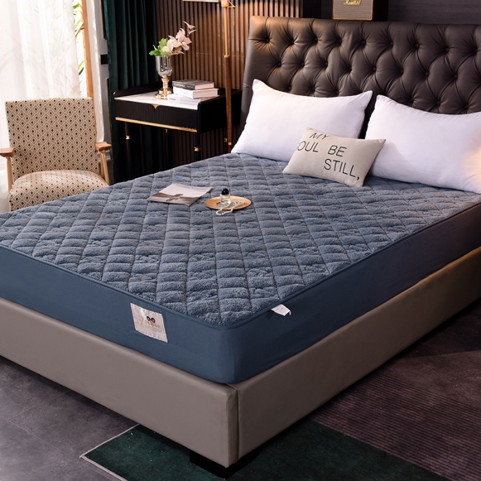 91家纺网 家纺一手货源 找家纺 豪选家纺 2026新款保暖羊羔绒夹棉床笠床垫保护套 蓝灰