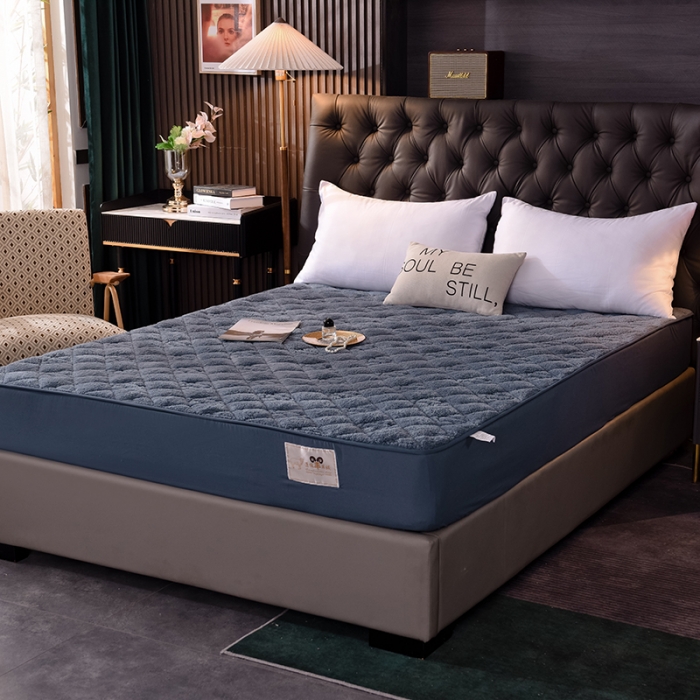 91家纺网 家纺一手货源 找家纺 豪选家纺 2026新款保暖羊羔绒夹棉床笠床垫保护套 蓝灰